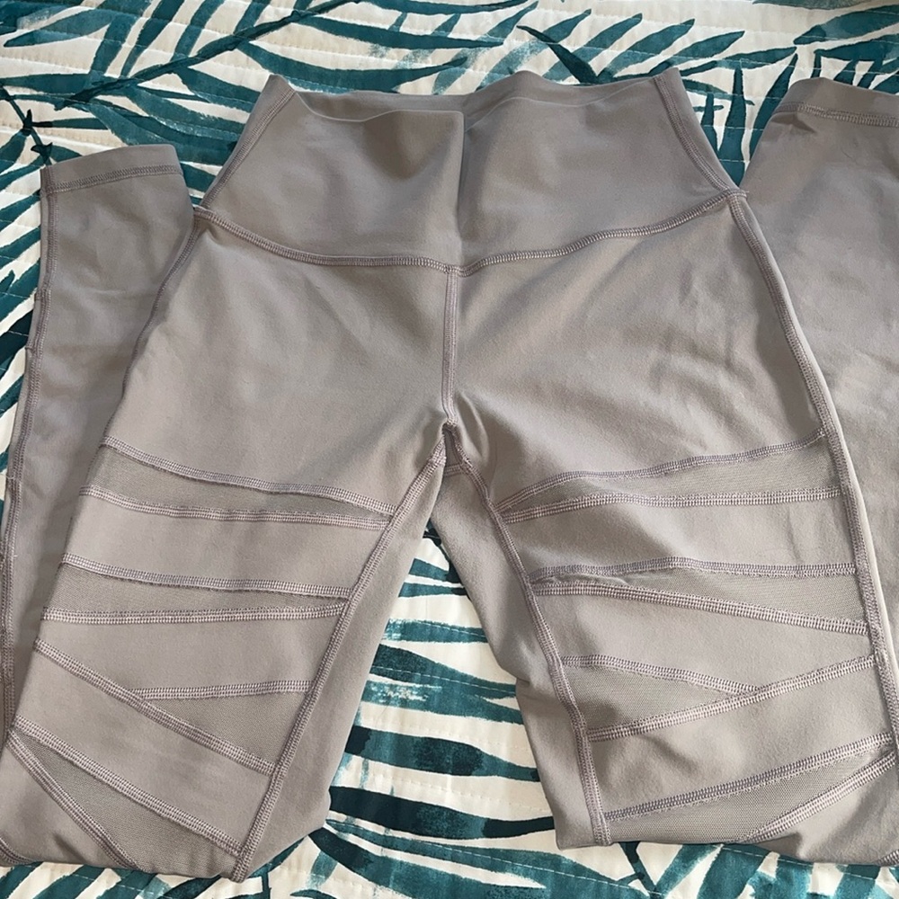 Lululemon leggings size 6